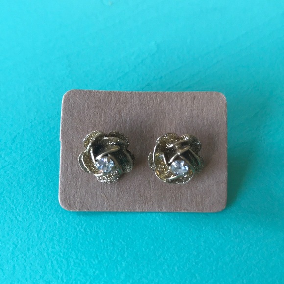 Gold studs- crystal set in rose petals - Picture 1 of 3